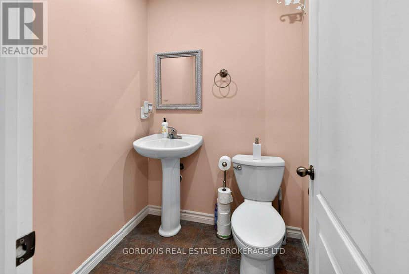 436 Bridge Street W — photo 16 of 40