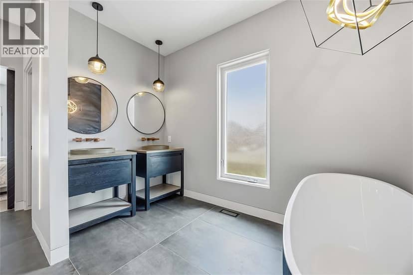 3476 Paul Crescent — photo 32 of 40