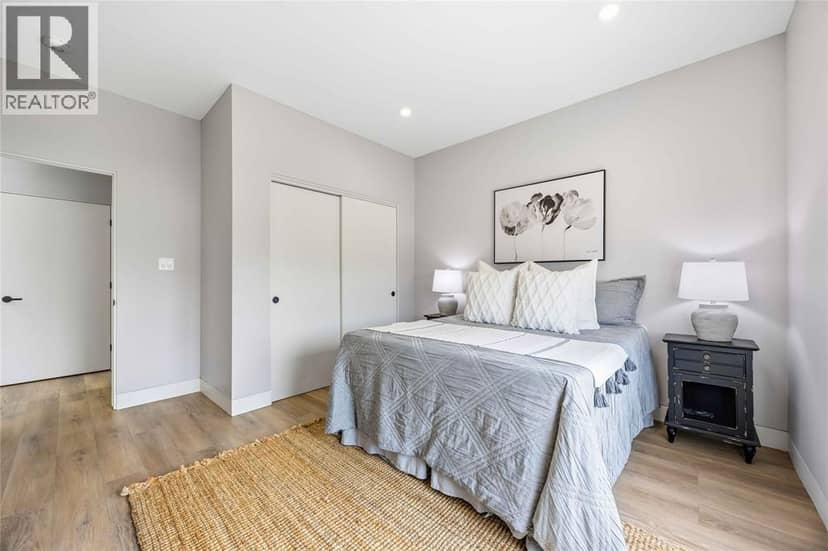 3476 Paul Crescent — photo 36 of 40