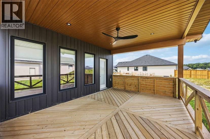 3476 Paul Crescent — photo 9 of 40