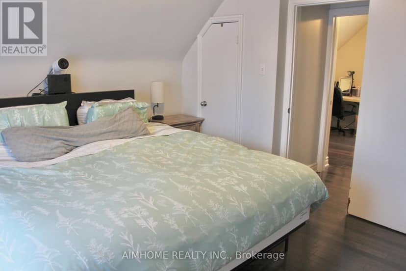 31 Camilla Crescent — photo 14 of 21