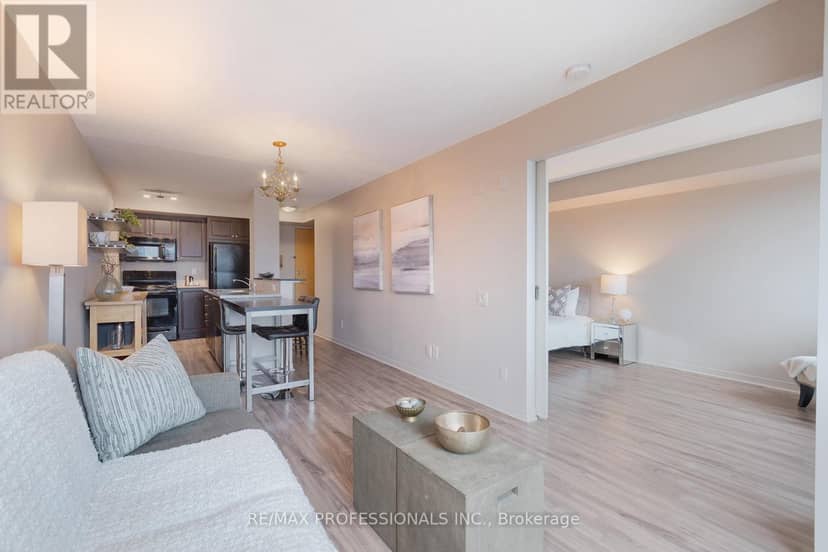 704 - 1040 The Queensway — photo 14 of 40