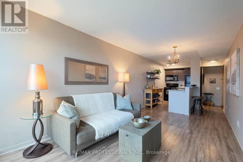 704 - 1040 The Queensway — photo 15 of 40