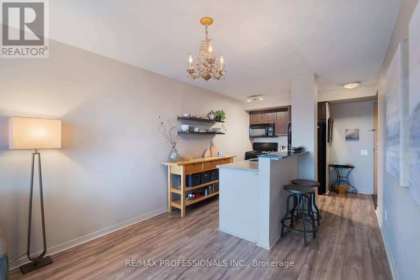 704 - 1040 The Queensway — photo 18 of 40