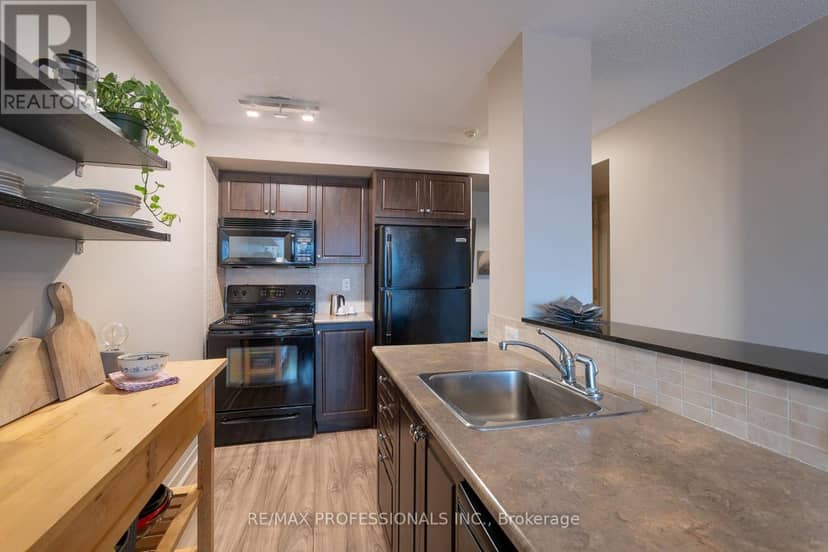 704 - 1040 The Queensway — photo 19 of 40