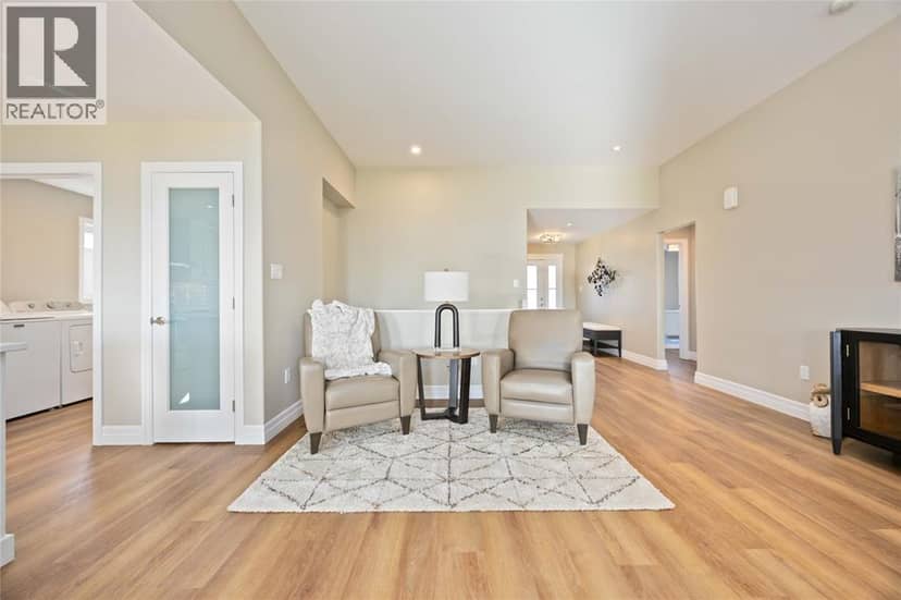 3520 Kawartha Drive — photo 3 of 23