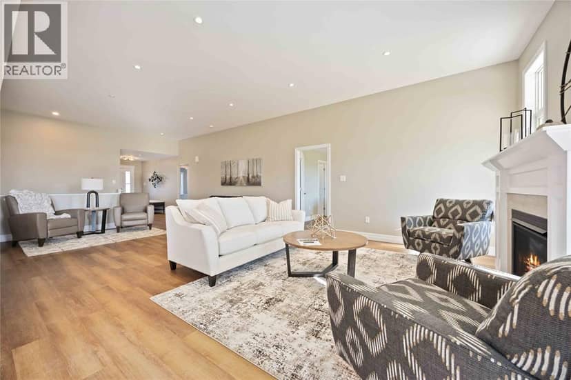 3520 Kawartha Drive — photo 5 of 23