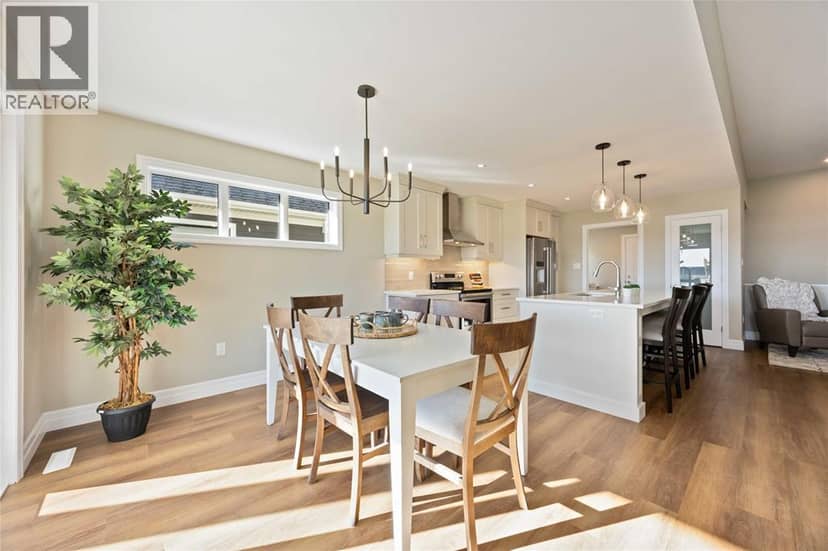 3520 Kawartha Drive — photo 8 of 23