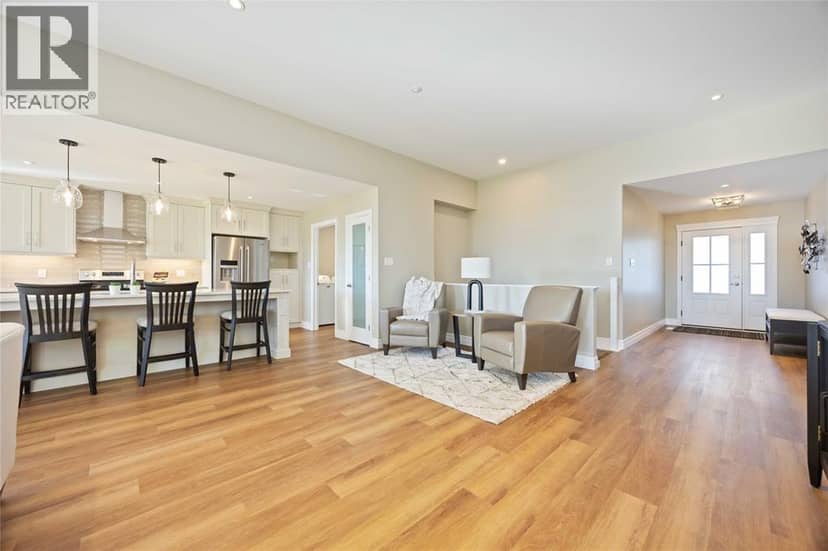 3520 Kawartha Drive — photo 2 of 23