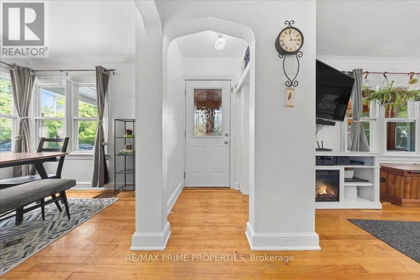1273 Thames Street — photo 2 of 36