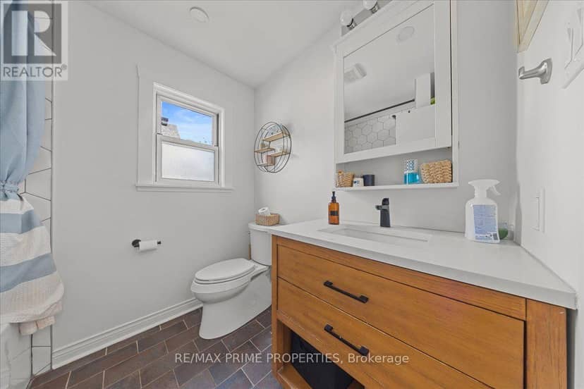 1273 Thames Street — photo 8 of 36