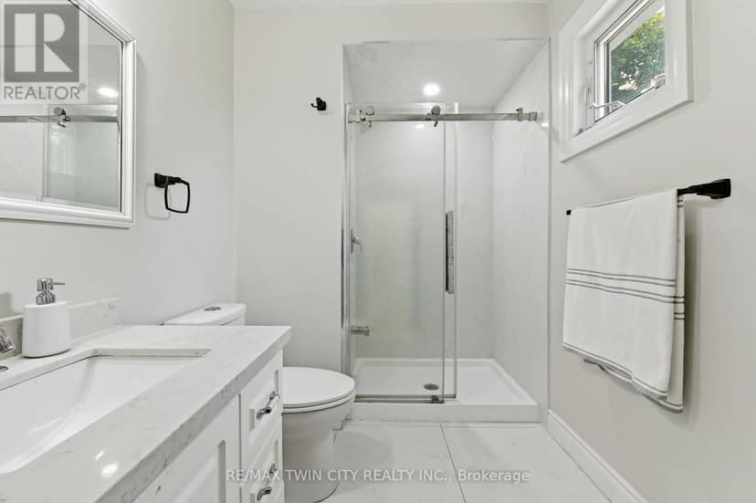 512 Hawthorne Crescent — photo 27 of 40