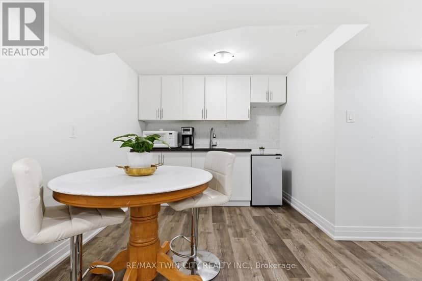 512 Hawthorne Crescent — photo 32 of 40