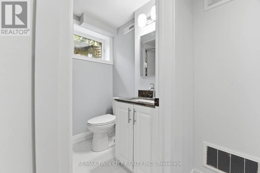 512 Hawthorne Crescent — photo 34 of 40