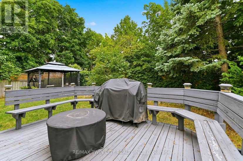 512 Hawthorne Crescent — photo 35 of 40
