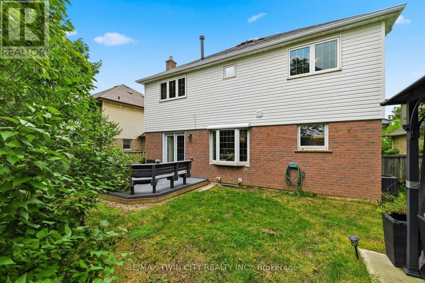 512 Hawthorne Crescent — photo 36 of 40