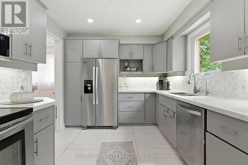512 Hawthorne Crescent — photo 9 of 40