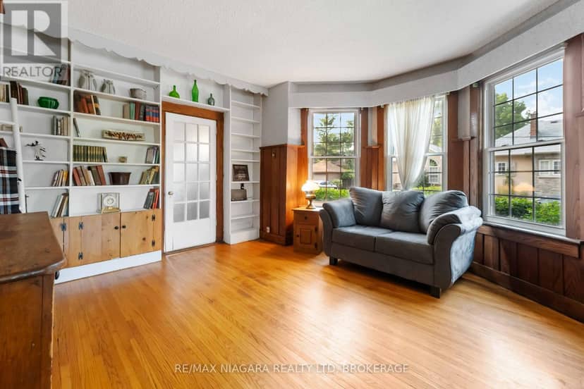 6275 Pine Grove Avenue — photo 9 of 26