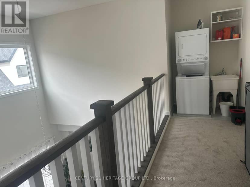 32 Ruby Crescent — photo 8 of 30