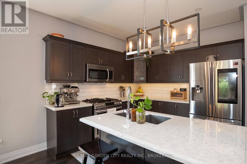 4073 Village Creek Drive — photo 10 of 40