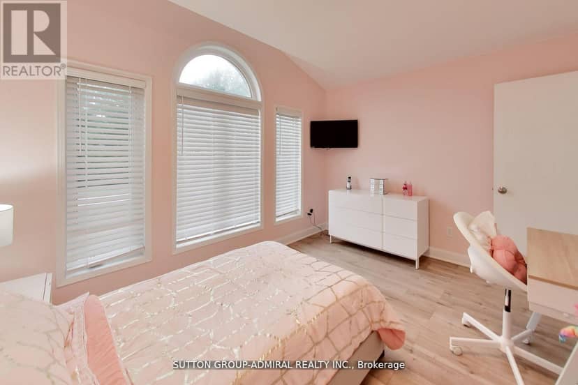 11 Club Court — photo 22 of 40