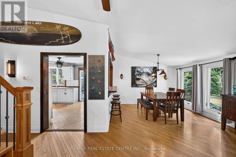 4905 Mapleview Crescent — photo 11 of 40