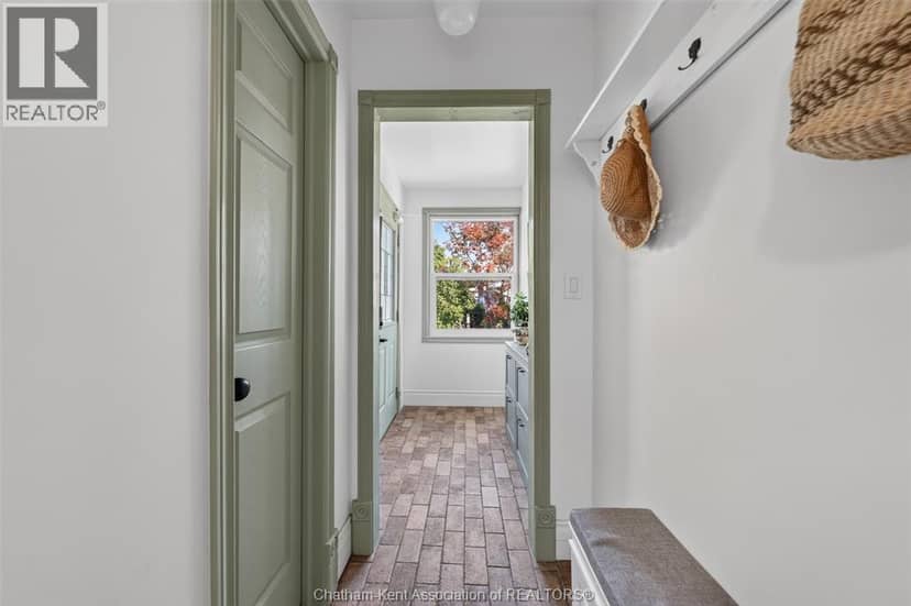 45 Oxley DRIVE — photo 16 of 40