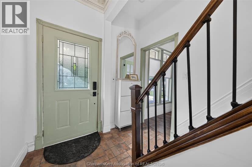 45 Oxley DRIVE — photo 3 of 40
