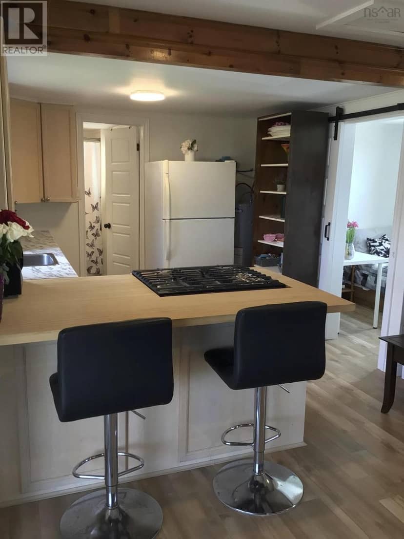 6 Douglas Crescent — photo 15 of 40