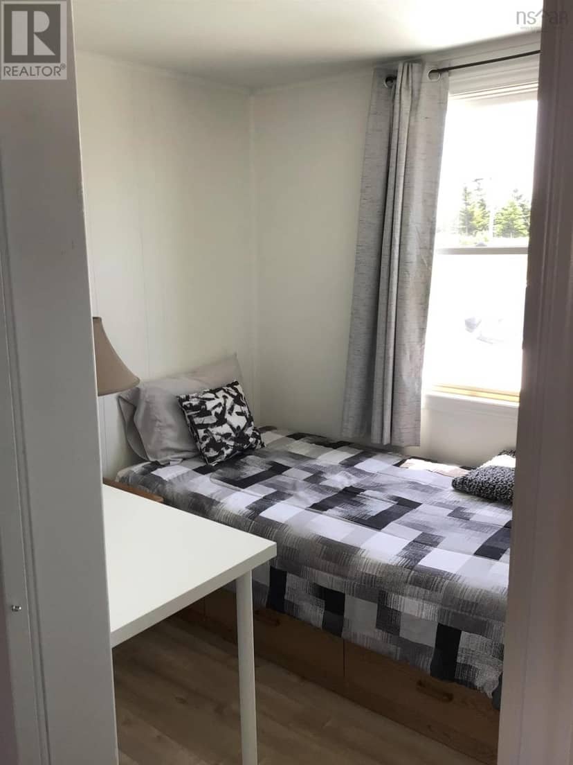 6 Douglas Crescent — photo 19 of 40