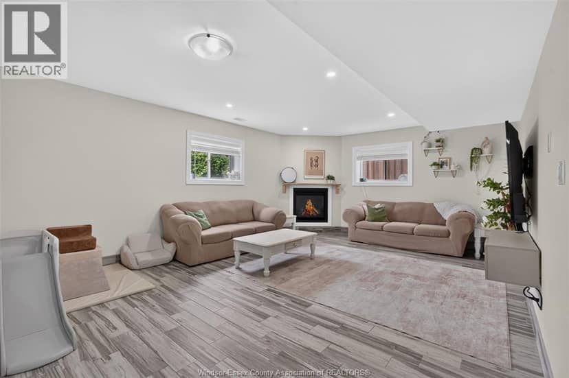 1267 Eastlawn Avenue — photo 28 of 40