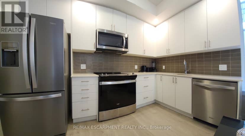 607 - 3220 William Coltson Avenue — photo 3 of 11