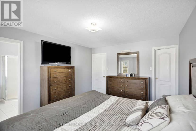 8 - 232 Stonehenge Drive — photo 20 of 40