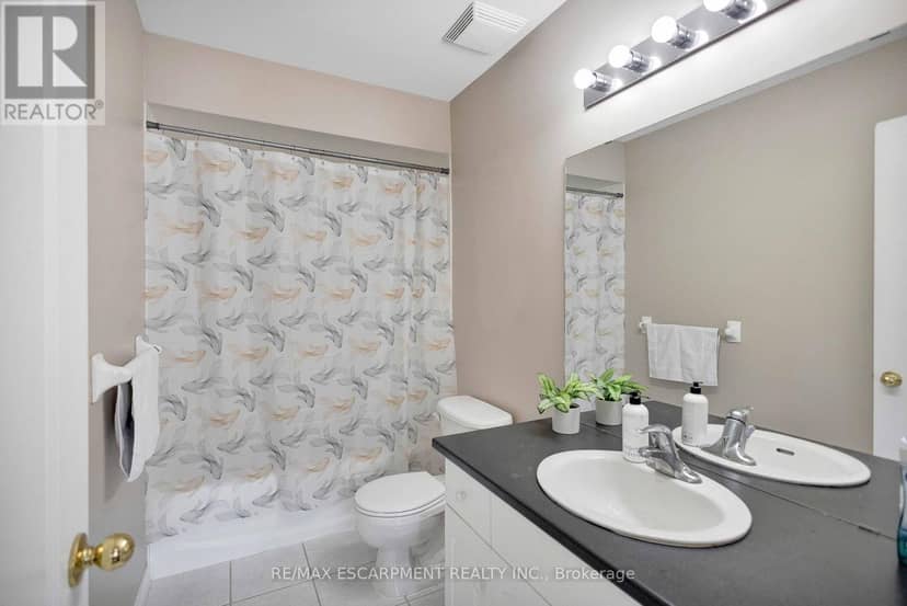 8 - 232 Stonehenge Drive — photo 24 of 40