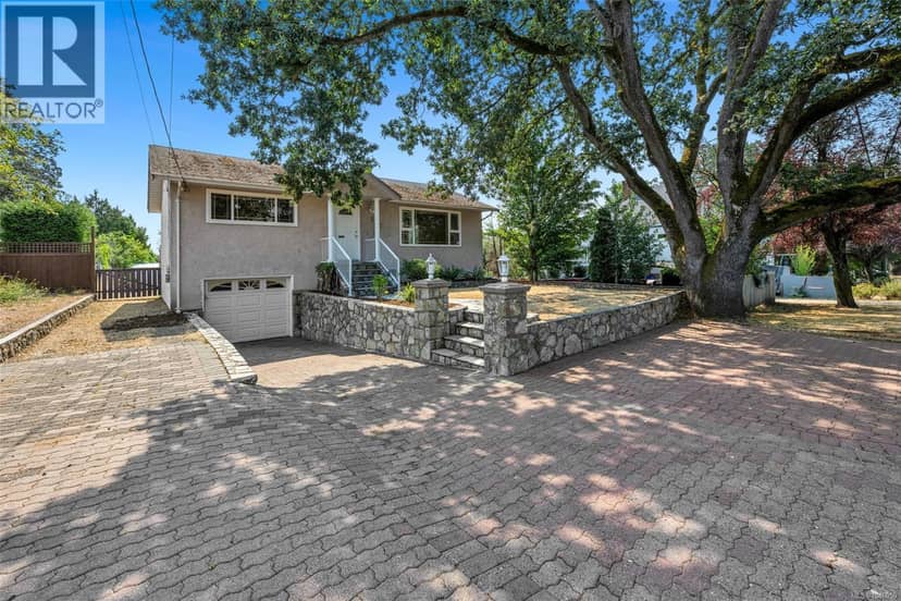 3107 Harriet Rd, Victoria