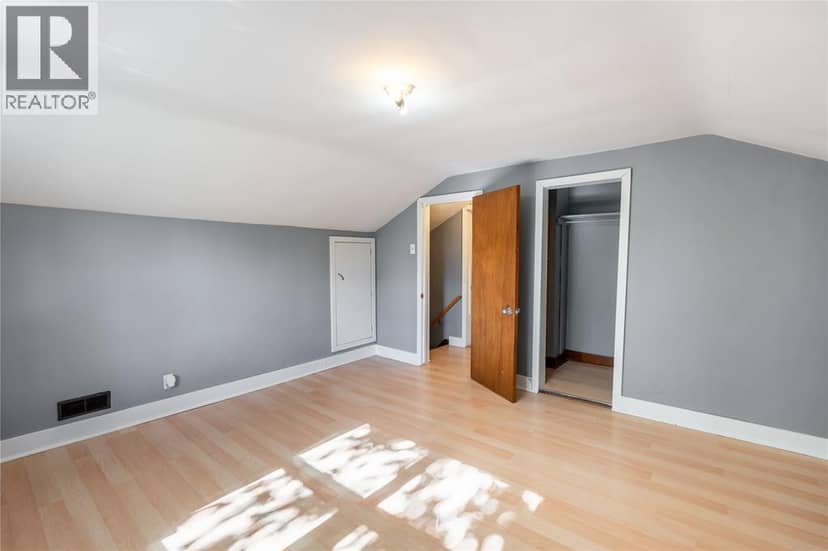 223 King STREET — photo 19 of 36