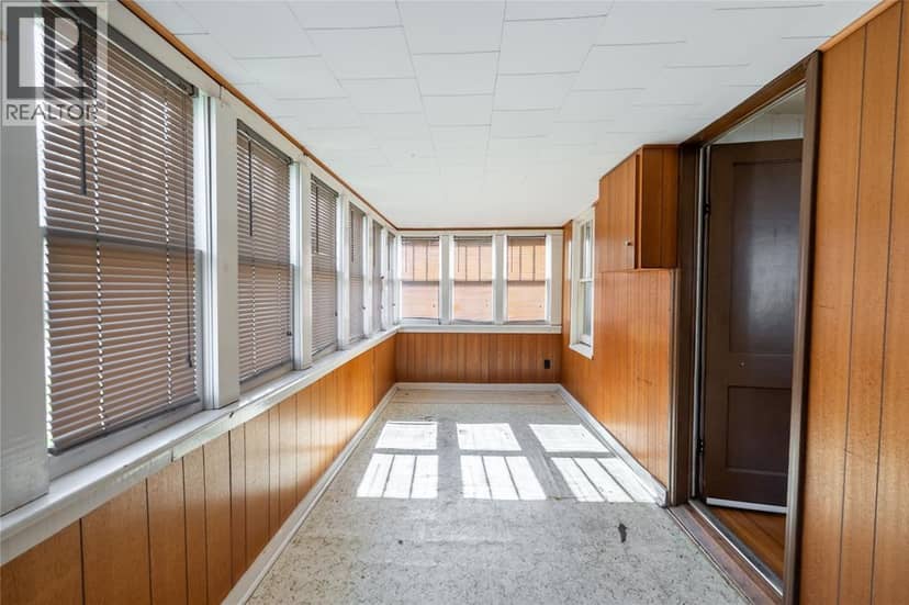 223 King STREET — photo 4 of 36