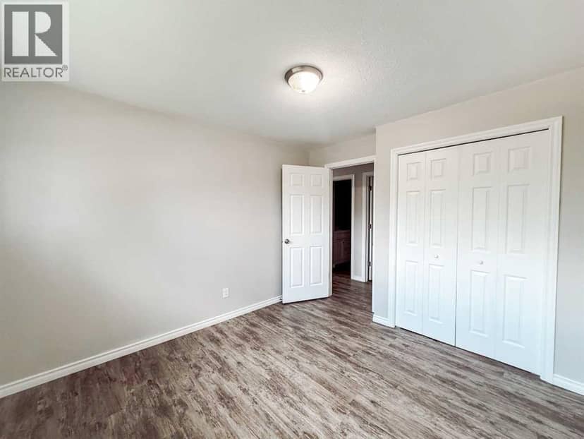 5104 46 Avenue — photo 18 of 37