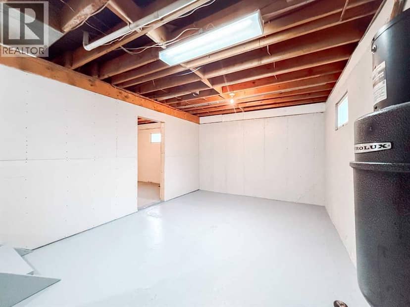 5104 46 Avenue — photo 30 of 37