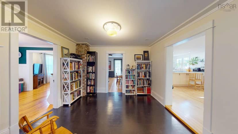 215 Main Street — photo 16 of 40
