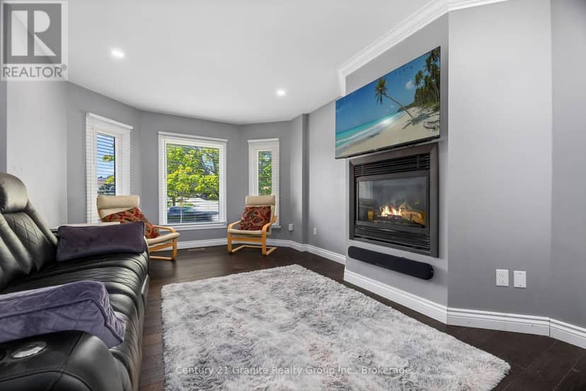 692 Ewing Street — photo 6 of 37