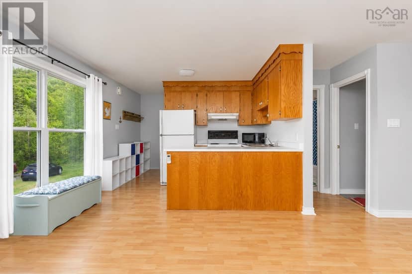 8456 East Bay Highway — photo 14 of 28