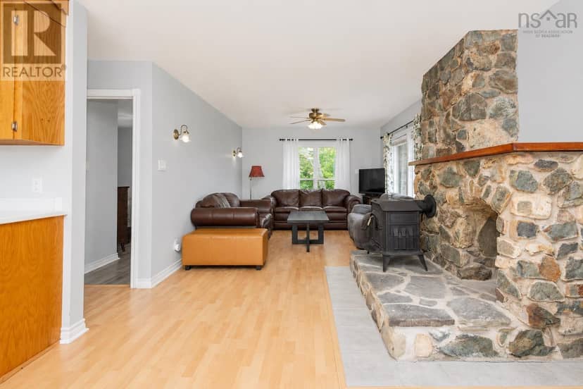 8456 East Bay Highway — photo 18 of 28