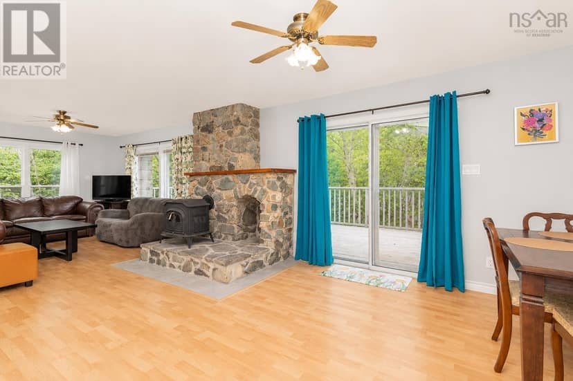 8456 East Bay Highway — photo 17 of 28
