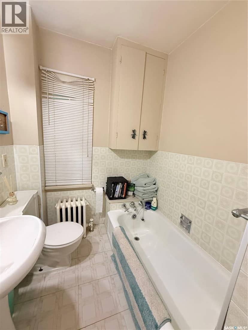 555 2nd STREET E — photo 8 of 23