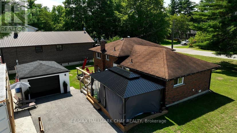 29 Lee Avenue — photo 3 of 35