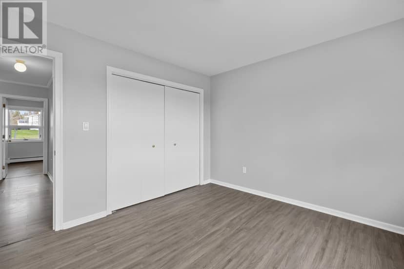 7 BAYVIEW Crescent — photo 12 of 22