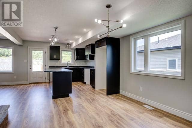 1503 Montrose — photo 3 of 23