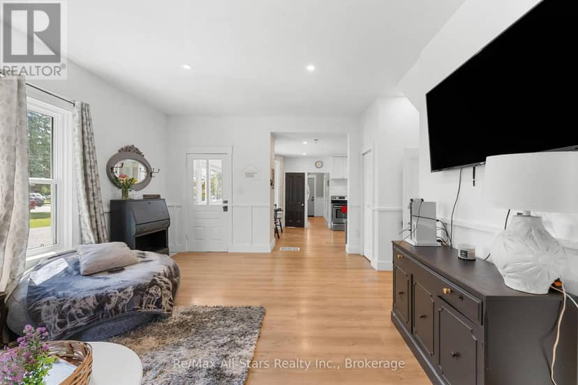 21 Francis Street E — photo 18 of 40