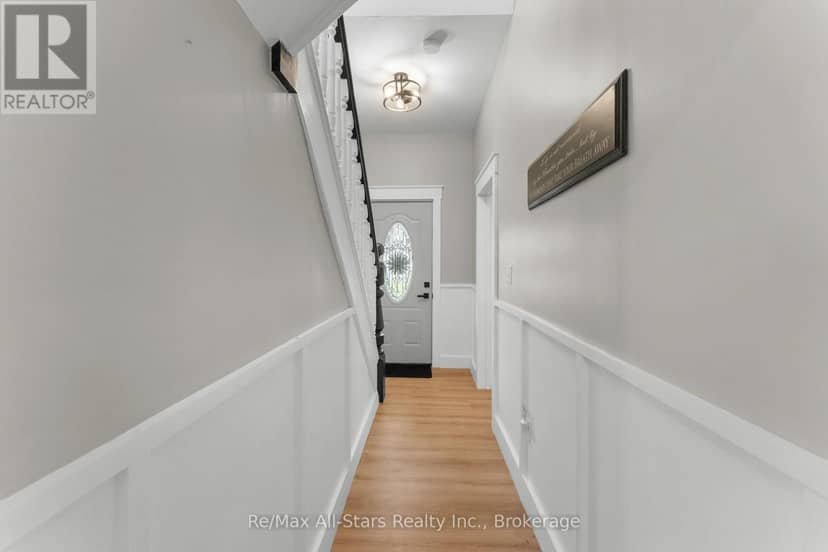 21 Francis Street E — photo 7 of 40